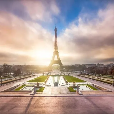 Parisian Charm Close Trocadero * Paris