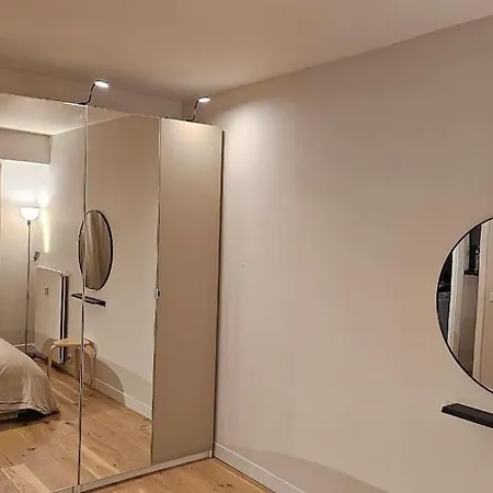 Parisian Charm Close Trocadero * Parijs