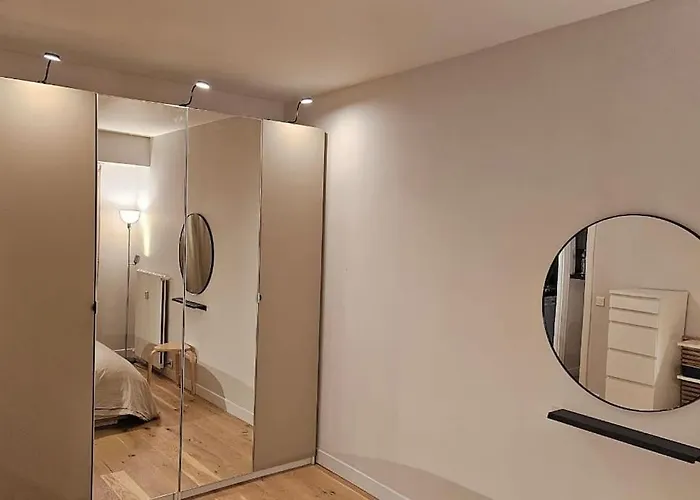 Parisian Charm Close Trocadero * 파리